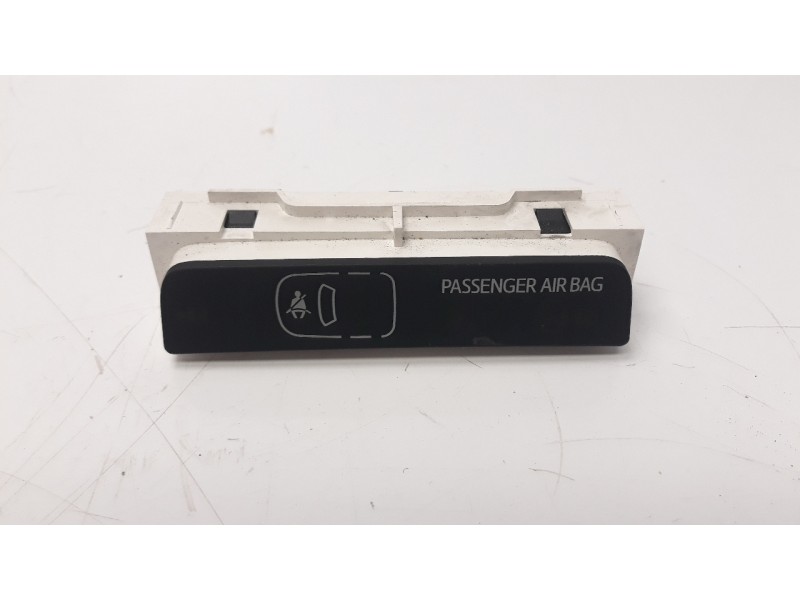 Recambio de pantalla multifuncion para toyota verso 1.6 16v cat referencia OEM IAM 839500F140  