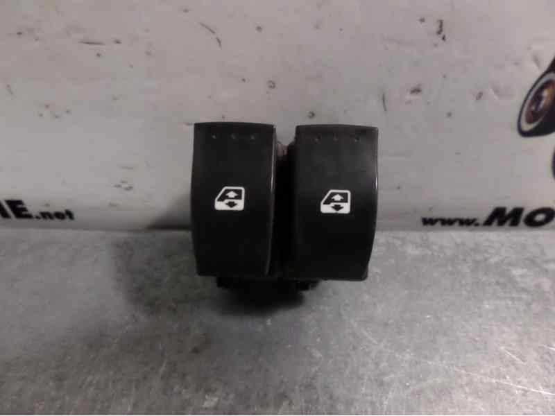 Recambio de mando elevalunas delantero izquierdo para renault scenic ii luxe dynamique referencia OEM IAM   