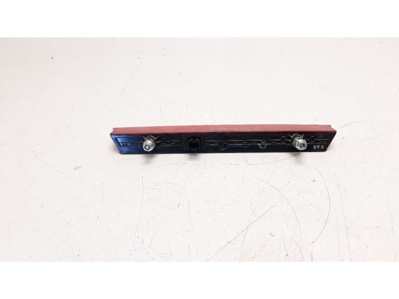 Recambio de luz central de freno para toyota corolla (e21) referencia OEM IAM 8157012450  