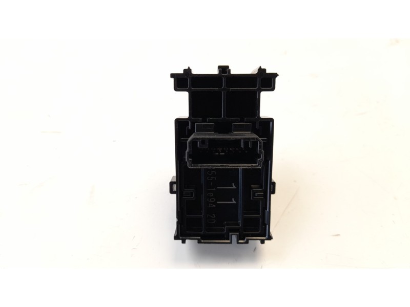 Recambio de mando elevalunas trasero izquierdo para toyota corolla (e21) referencia OEM IAM 8481002240  