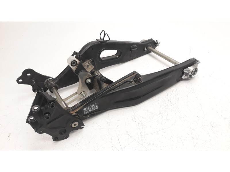 Recambio de puente trasero para yamaha mt-07 referencia OEM IAM 1WS2211010  