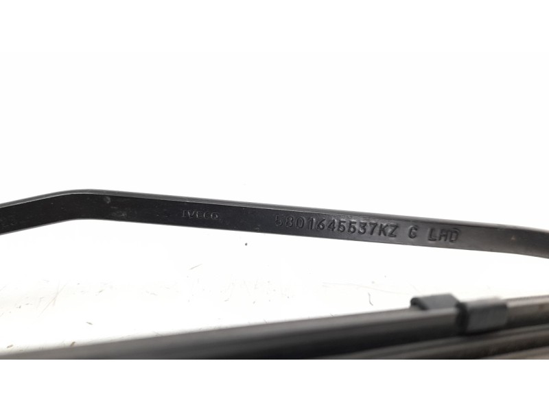 Recambio de brazo limpia delantero izquierdo para iveco daily furgón 2.3 diesel referencia OEM IAM 5801645537  