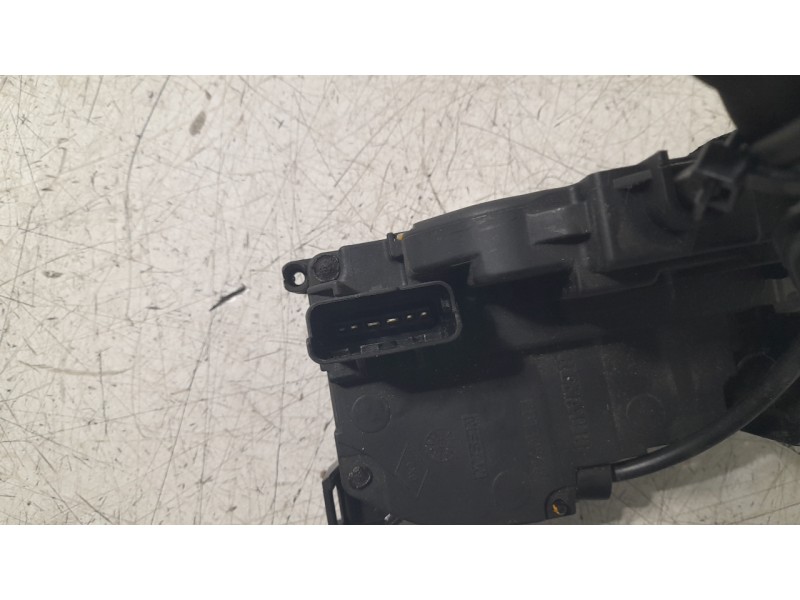 Recambio de cerradura puerta trasera izquierda para renault laguna iii dynamique referencia OEM IAM 825010003R  