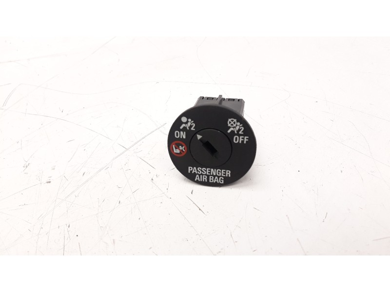 Recambio de interruptor para opel insignia berlina 2.0 16v cdti referencia OEM IAM 13577258  