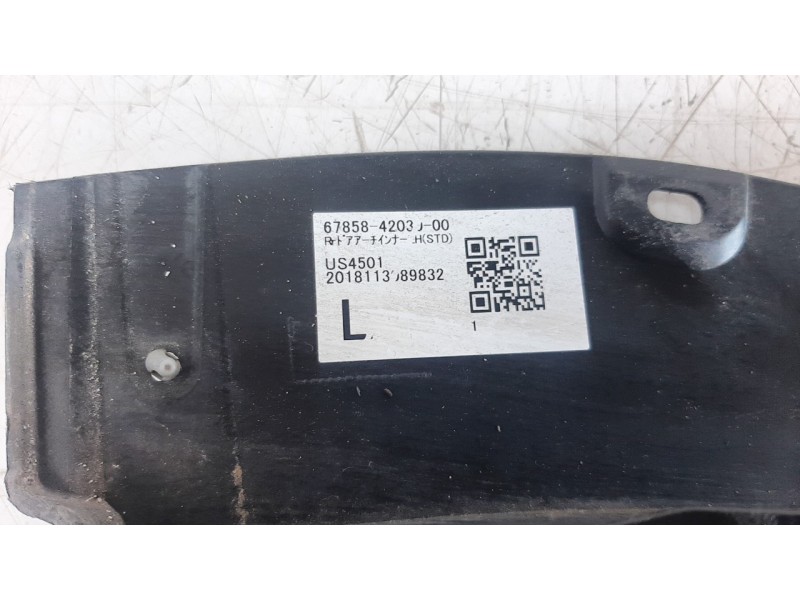 Recambio de moldura para toyota rav4 referencia OEM IAM 6785842030  