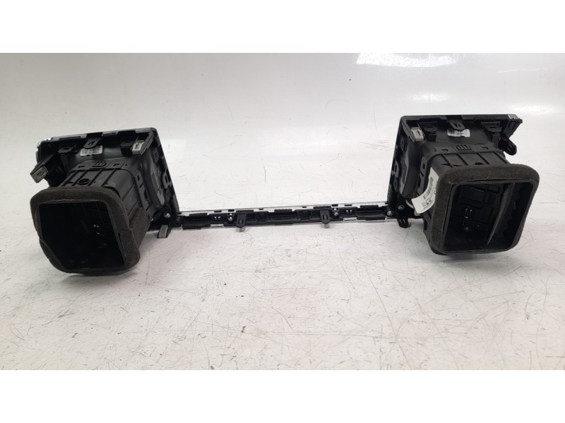 Recambio de rejilla aireadora para kia rio (yb) 1.2 cat referencia OEM IAM 84740H8000  