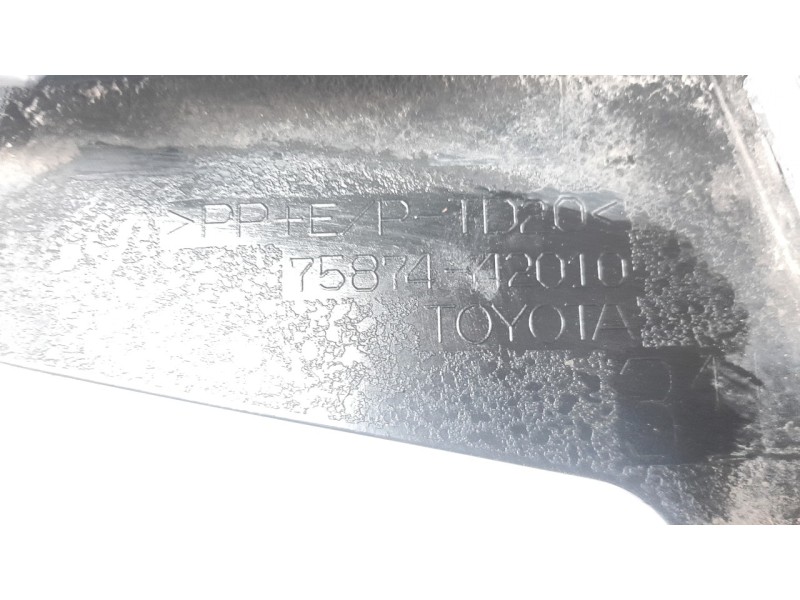 Recambio de aletin trasero izquierdo para toyota rav4 referencia OEM IAM 7587442010  