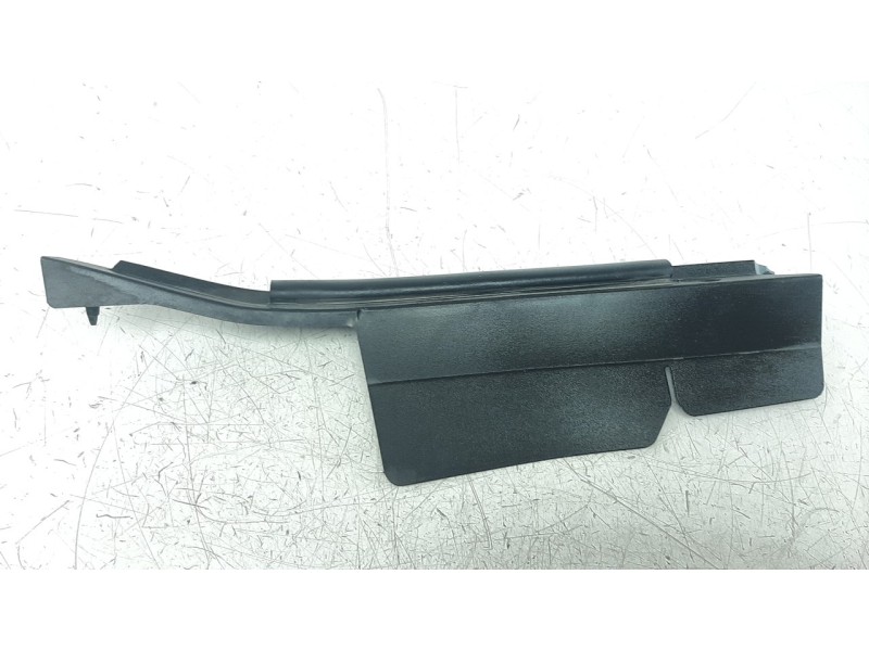 Recambio de moldura para toyota rav4 referencia OEM IAM 5338942060  