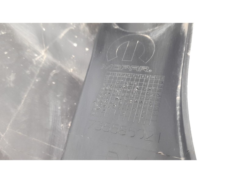 Recambio de molduras traseras para jeep renegade limited 4x4 referencia OEM IAM 735585021  