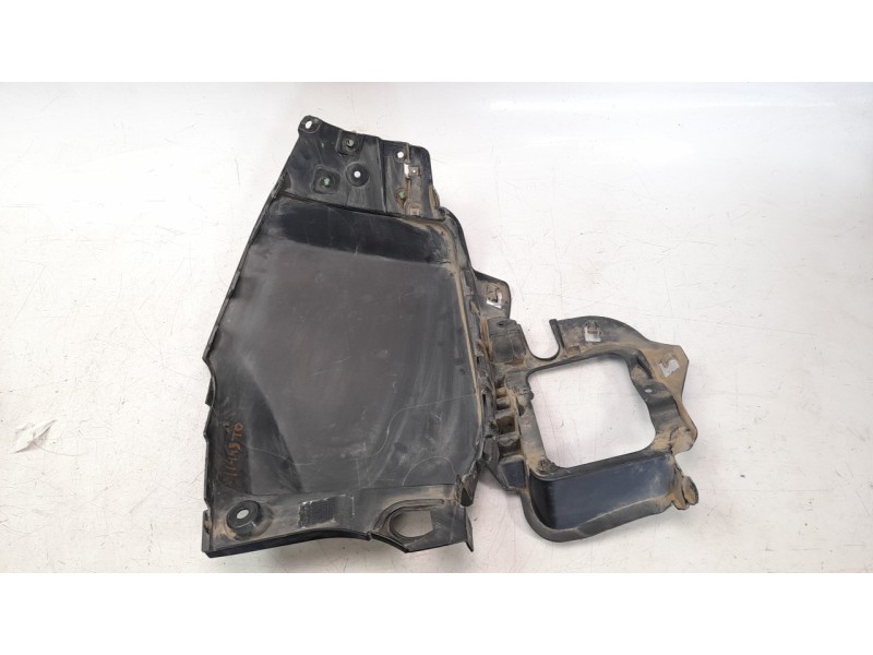 Recambio de molduras traseras para jeep renegade limited 4x4 referencia OEM IAM 735585022  