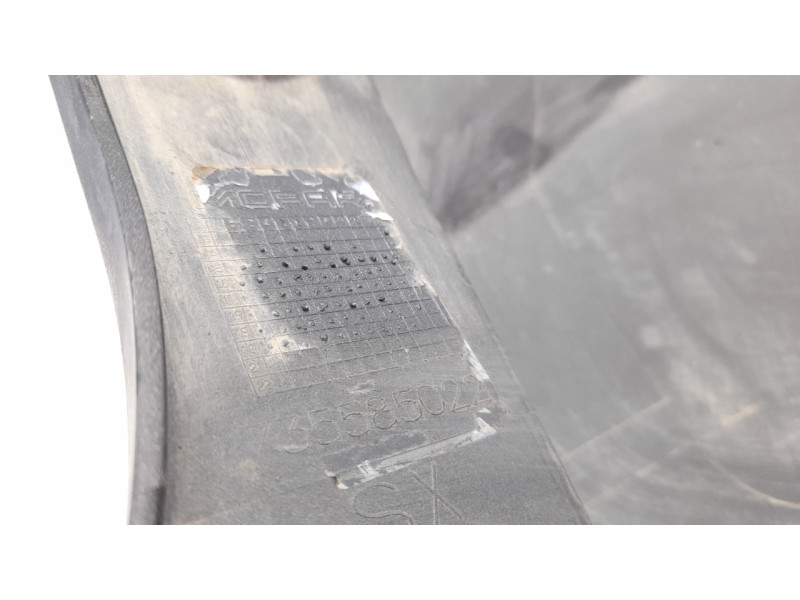 Recambio de molduras traseras para jeep renegade limited 4x4 referencia OEM IAM 735585022  