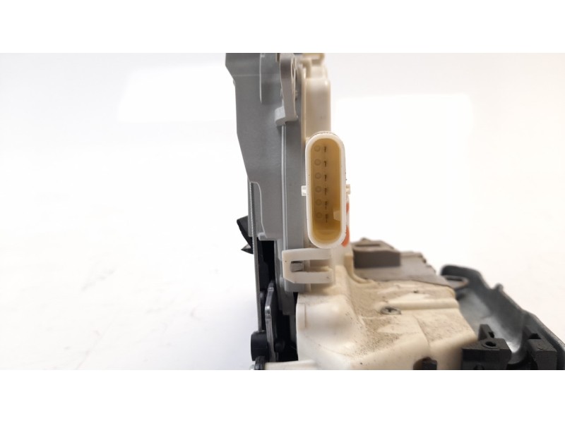 Recambio de cerradura puerta trasera izquierda para audi a4 ber. (b8) 2.0 16v tdi referencia OEM IAM 8K0839015F CRDVW1113 EZCAU0