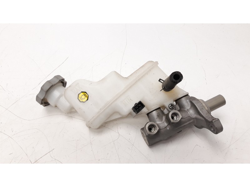 Recambio de bomba freno para kia rio 1.2 cat referencia OEM IAM 585101W200  
