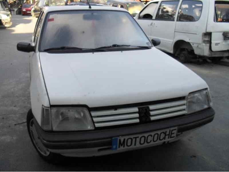 peugeot 205 berlina del año 1983