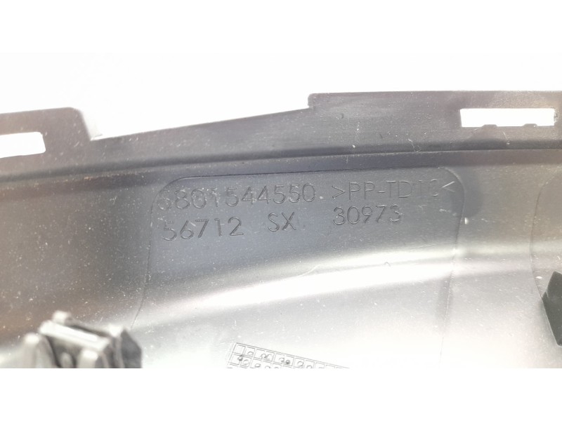 Recambio de moldura para iveco daily furgón 2.3 diesel referencia OEM IAM 5801544550  