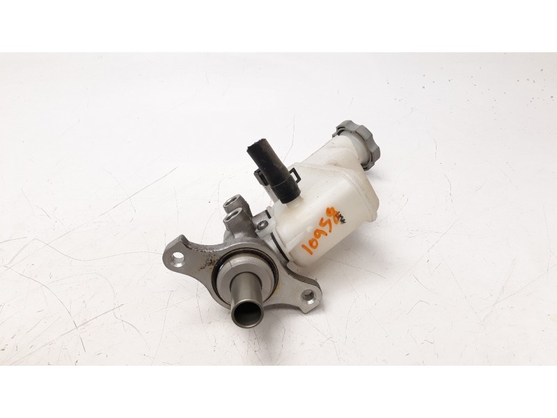 Recambio de bomba freno para kia rio 1.2 cat referencia OEM IAM 585101W200  
