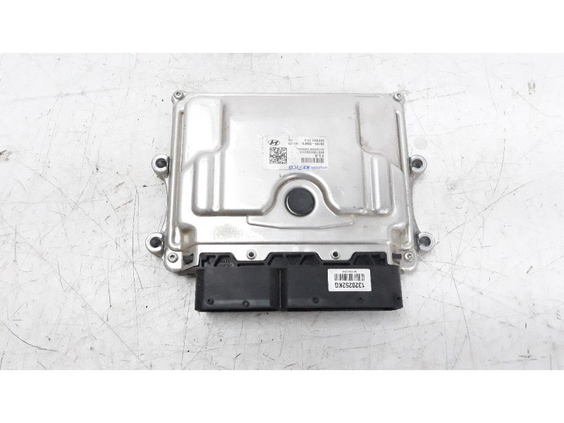 Recambio de centralita motor uce para hyundai tucson 1.6 cat referencia OEM IAM 391992BB0  