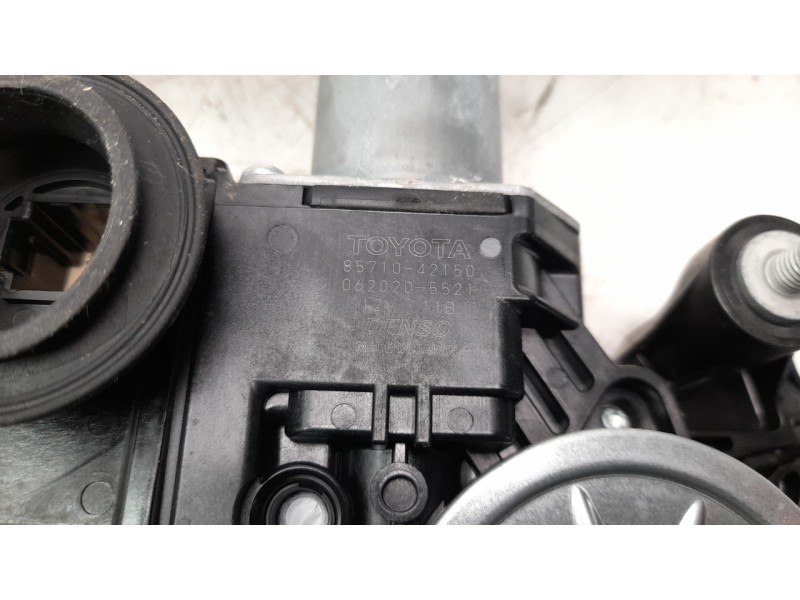 Recambio de elevalunas trasero derecho para toyota rav4 referencia OEM IAM 8571042150  