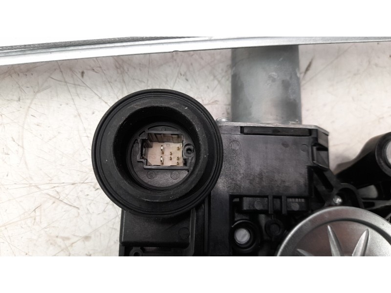 Recambio de elevalunas trasero derecho para toyota rav4 referencia OEM IAM 8571042150  