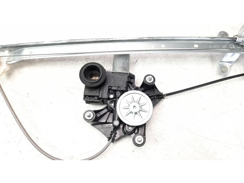 Recambio de elevalunas trasero derecho para toyota rav4 referencia OEM IAM 8571042150  