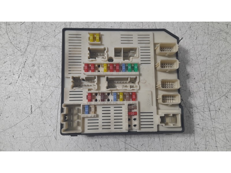 Recambio de caja reles / fusibles para renault laguna iii dynamique referencia OEM IAM 284B63984R  