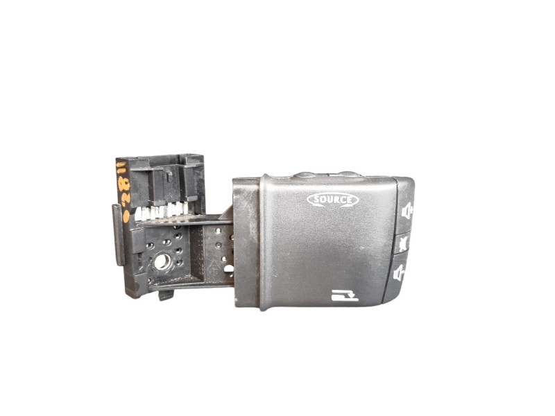 Recambio de mando control radio para renault megane ii berlina 5p dynamique referencia OEM IAM 8200103769  