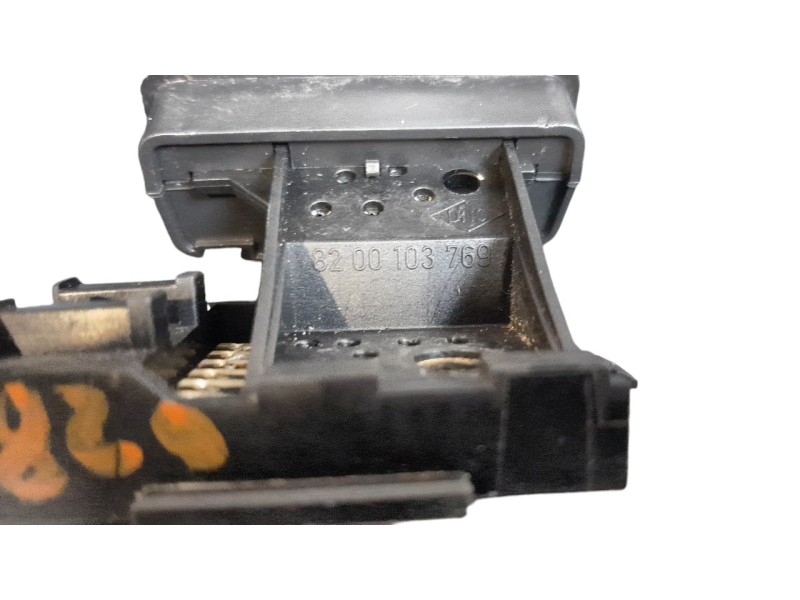 Recambio de mando control radio para renault megane ii berlina 5p dynamique referencia OEM IAM 8200103769  
