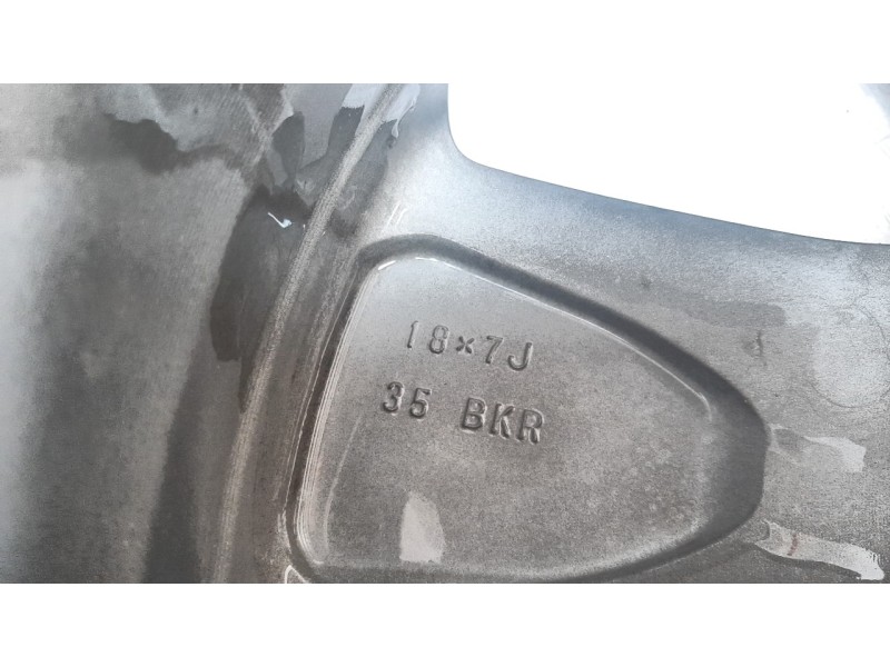 Recambio de llanta para toyota rav4 referencia OEM IAM 4261142790  