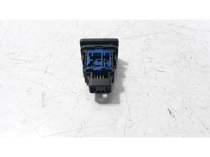 Recambio de interruptor para toyota yaris referencia OEM IAM 15C866  