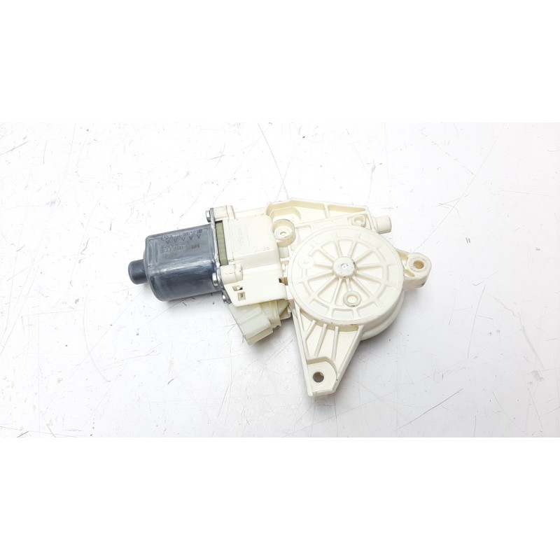 Recambio de motor elevalunas delantero derecho para mercedes-benz clase a (w176) 2.1 cdi cat referencia OEM IAM A2469065200  