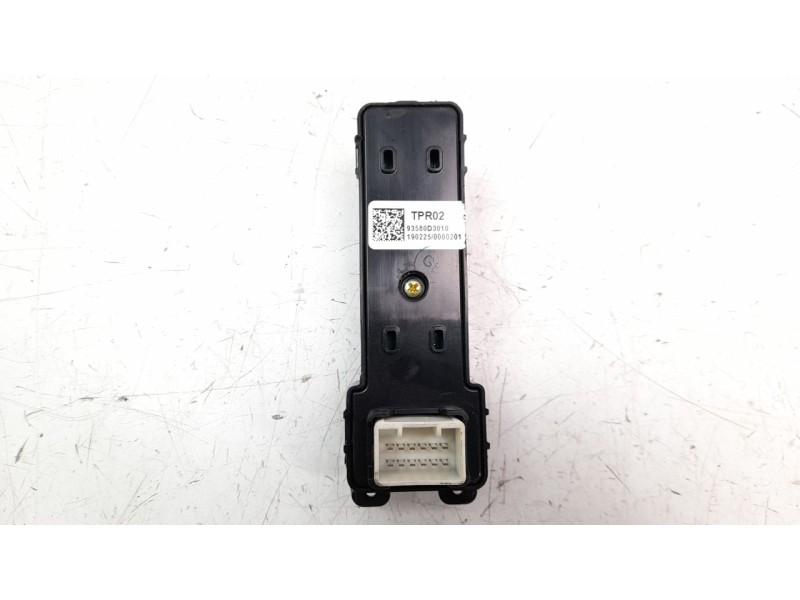 Recambio de mando elevalunas trasero izquierdo para hyundai tucson 1.6 cat referencia OEM IAM 93580D3010  