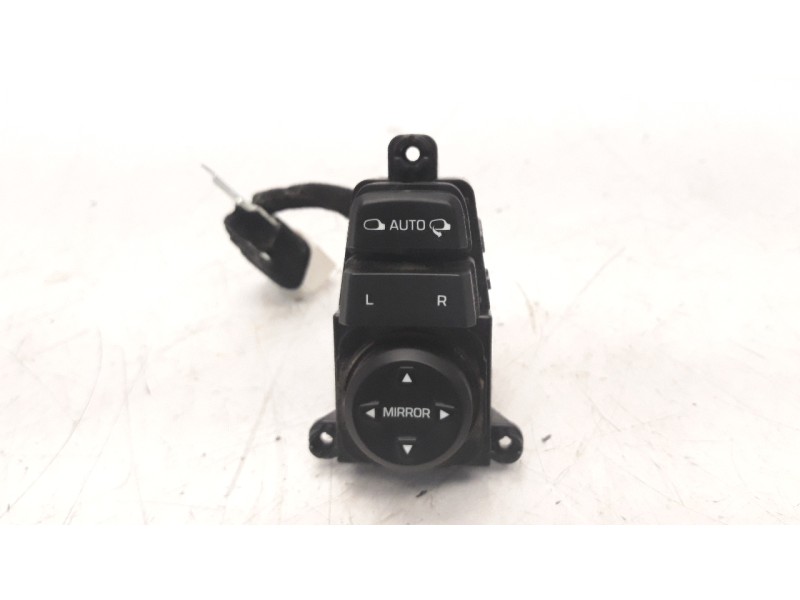 Recambio de mando retrovisor para hyundai tucson 1.6 cat referencia OEM IAM 93573D3000  