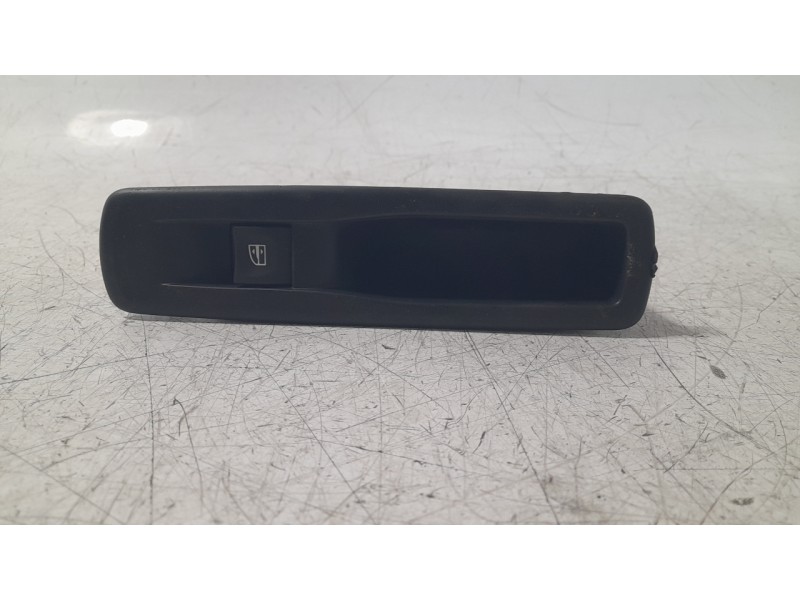 Recambio de mando elevalunas trasero izquierdo para renault laguna iii dynamique referencia OEM IAM 82944002R  
