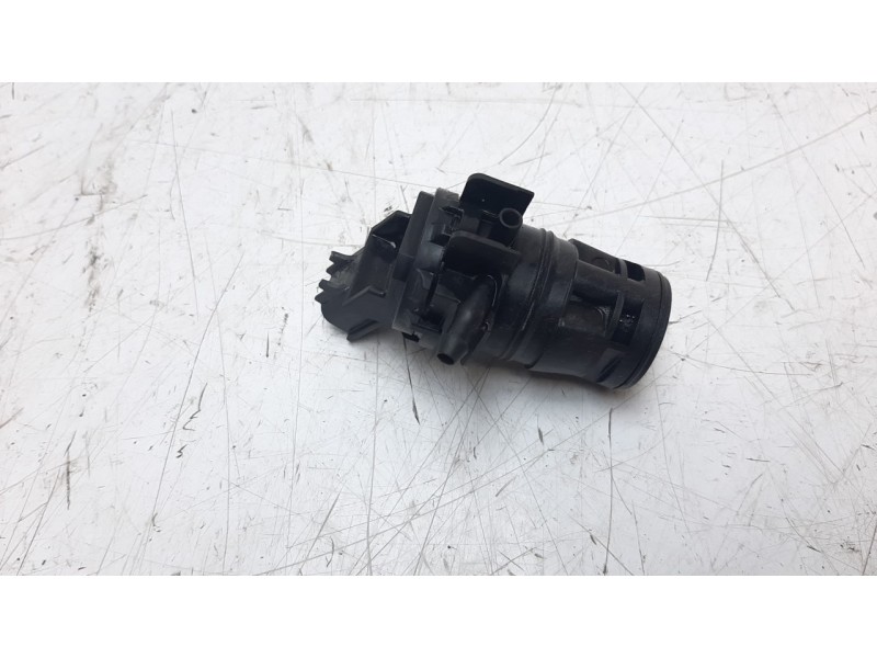 Recambio de bomba limpia para mazda 3 berlina (bk) 1.6 cd diesel cat referencia OEM IAM 8603102451  