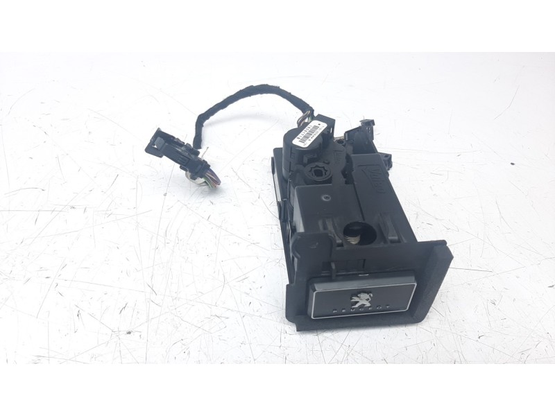 Recambio de modulo electronico para peugeot 3008 1.6 blue-hdi fap referencia OEM IAM 9815211577  