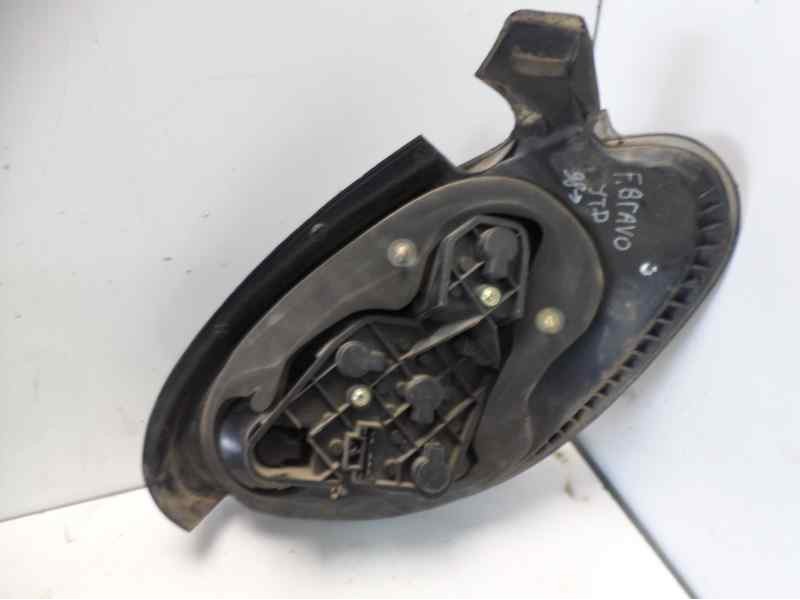 Recambio de piloto trasero derecho para fiat bravo (182) 2.0 20v / 20v 155 hgt referencia OEM IAM 0046538352  