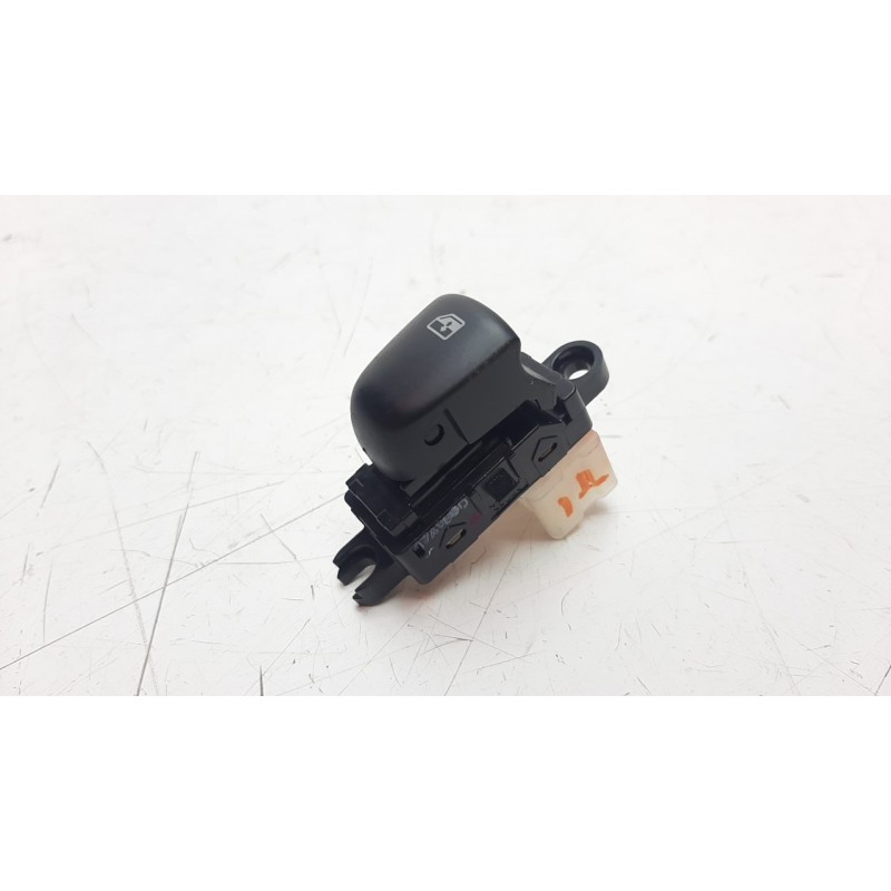 Recambio de mando elevalunas trasero izquierdo para renault kadjar 1.6 tce energy referencia OEM IAM 254119716R IAF880017 