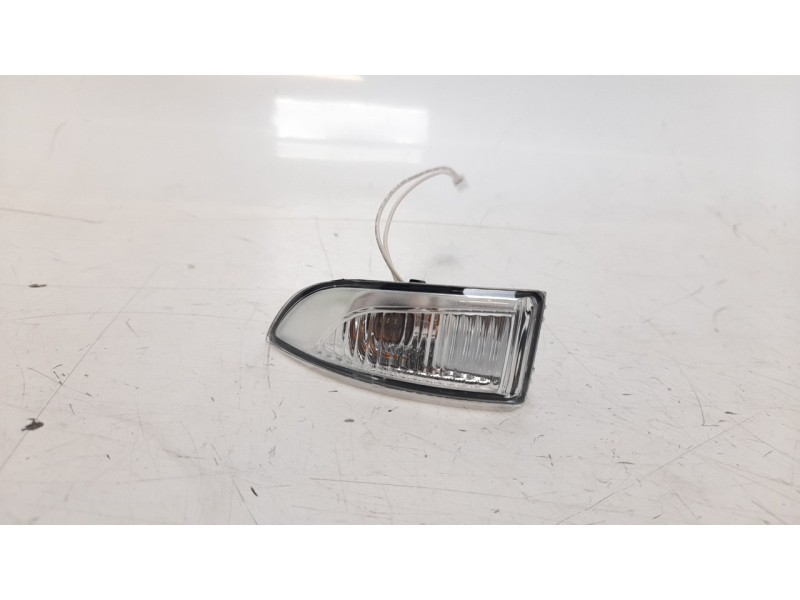 Recambio de piloto lateral izquierdo para renault megane iii berlina 5 p referencia OEM IAM E9016266  