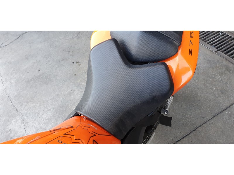 Recambio de asiento para kawasaki z 750 / z 1000 referencia OEM IAM 530660138MA  
