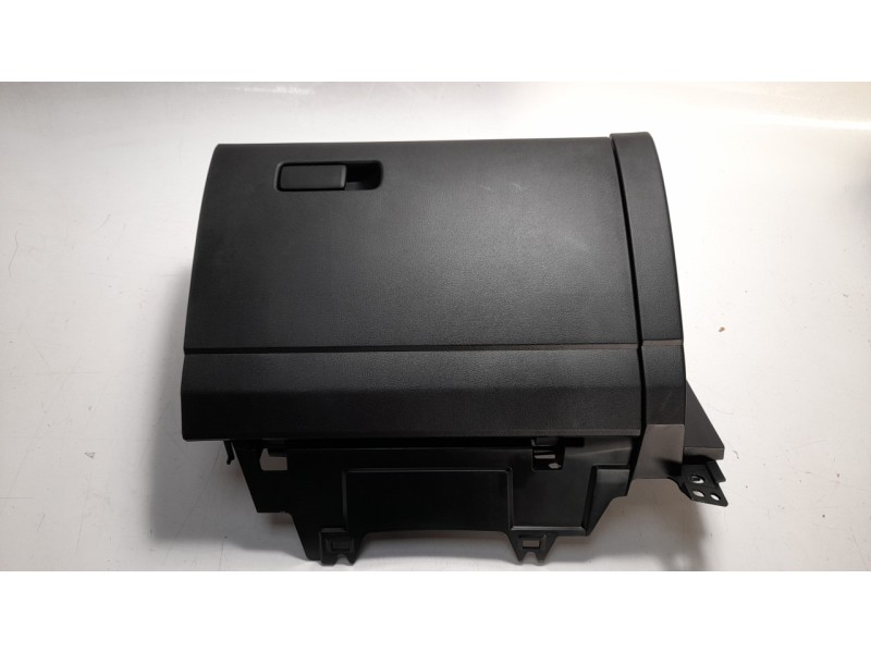 Recambio de guantera para mazda 3 berlina (bp) referencia OEM IAM BEPN6403002  