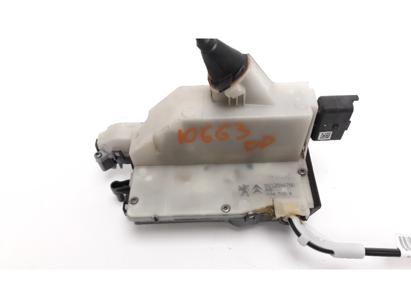Recambio de cerradura puerta delantera derecha para peugeot 208 1.2 16v vti referencia OEM IAM 9812500780  