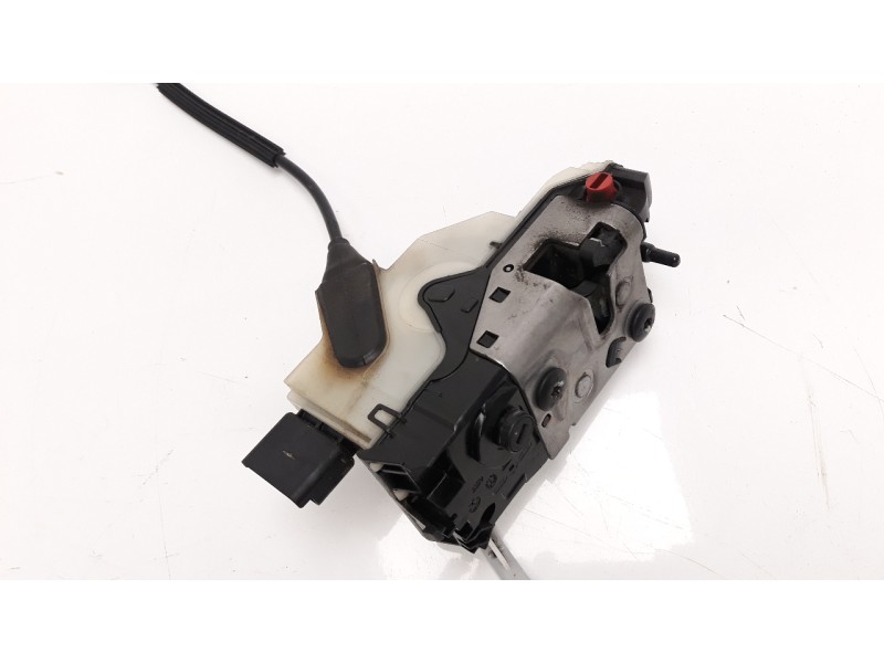 Recambio de cerradura puerta trasera derecha para peugeot 208 1.2 16v vti referencia OEM IAM 9812501180  