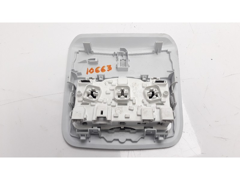 Recambio de luz interior para peugeot 208 1.2 16v vti referencia OEM IAM 96754056PR  