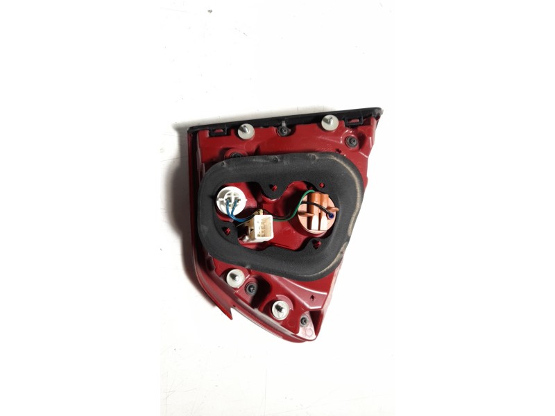 Recambio de piloto trasero derecho interior para kia carens ( ) 1.6 gdi cat referencia OEM IAM 92404A4  