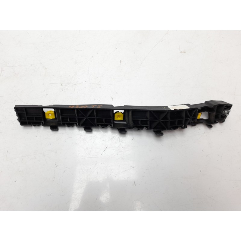 Recambio de molduras traseras para kia sportage drive 2wd referencia OEM IAM 86612F1000  