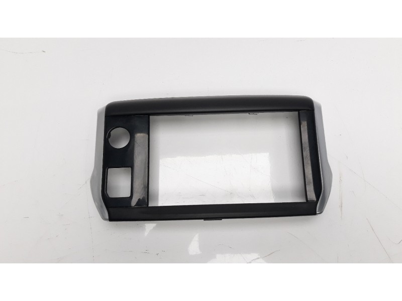 Recambio de moldura para peugeot 208 1.2 16v vti referencia OEM IAM 1131153XVV  