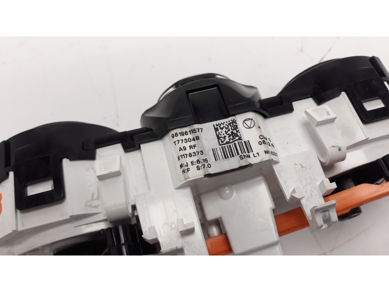 Recambio de mando calefaccion / aire acondicionado para peugeot 208 1.2 16v vti referencia OEM IAM 9819611577  