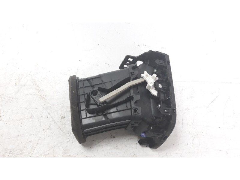 Recambio de rejilla aireadora para kia rio (yb) 1.2 cat referencia OEM IAM 9748H8000  