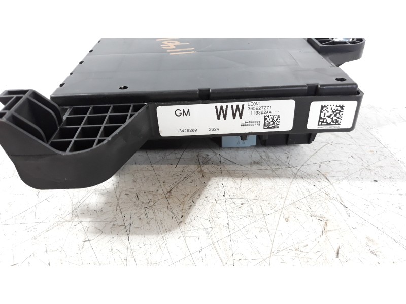 Recambio de caja reles / fusibles para opel astra j lim. 1.6 cdti dpf referencia OEM IAM 365927271  