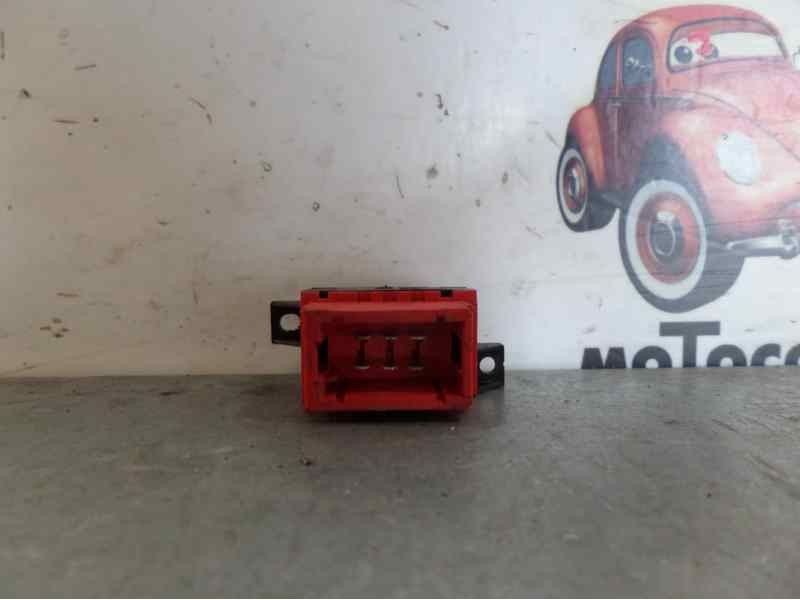 Recambio de mando elevalunas trasero derecho para renault laguna (b56) referencia OEM IAM   